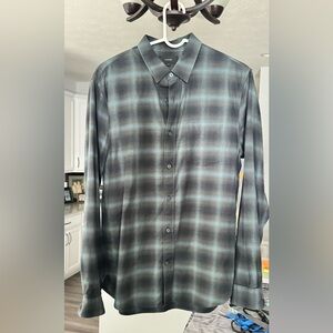 Vince button down